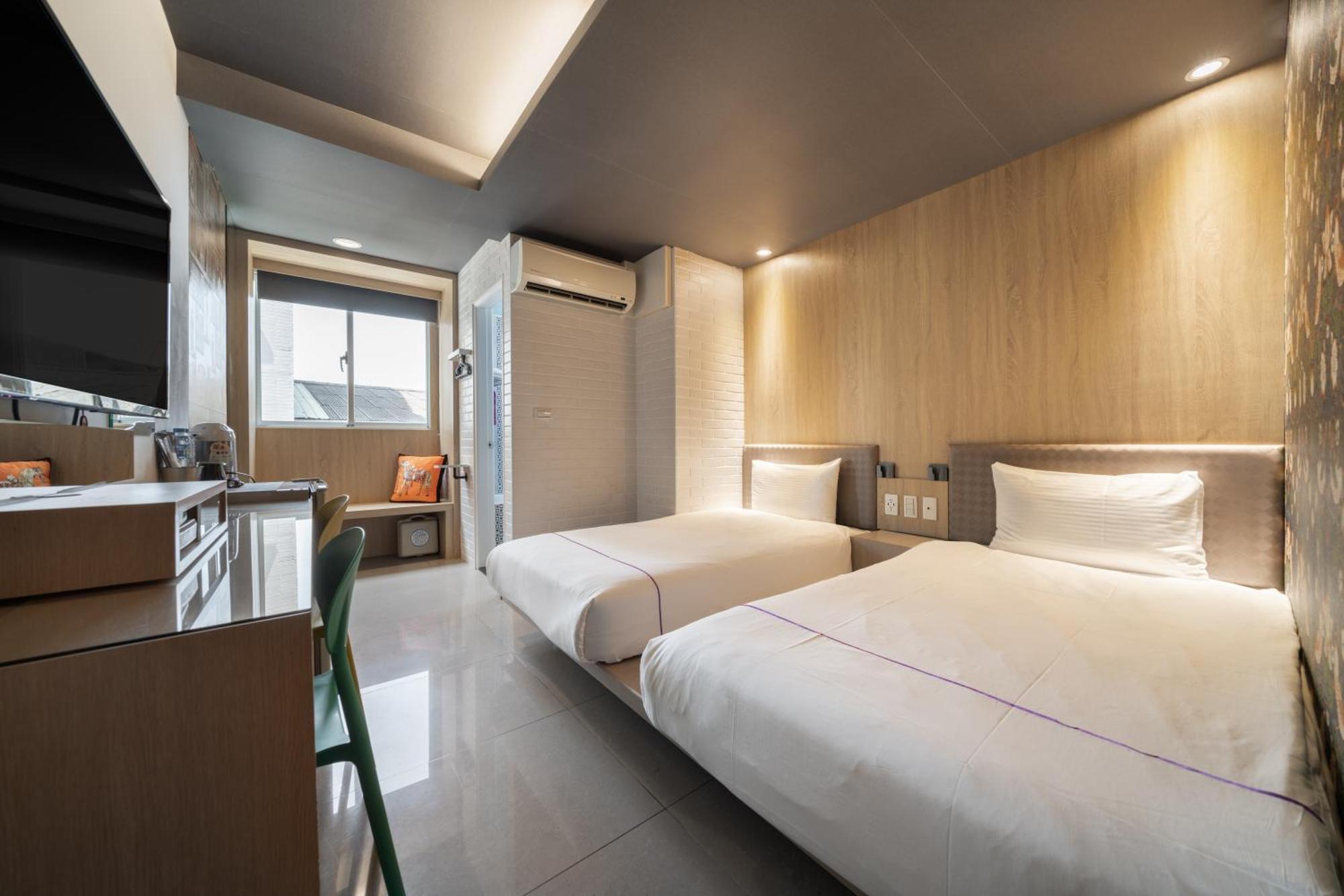 S&E Hotel Tainan Exterior photo