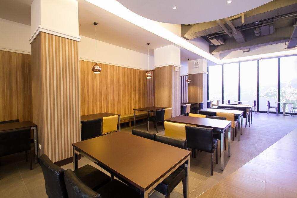 S&E Hotel Tainan Exterior photo