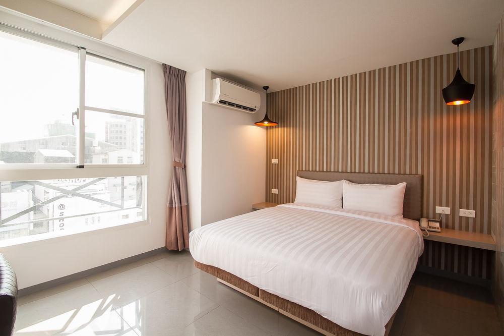 S&E Hotel Tainan Exterior photo