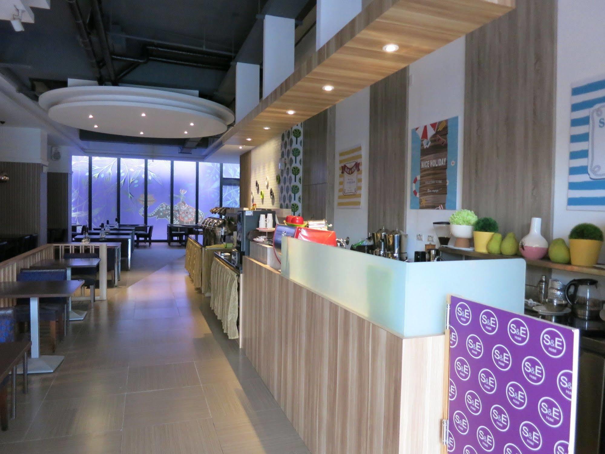 S&E Hotel Tainan Exterior photo