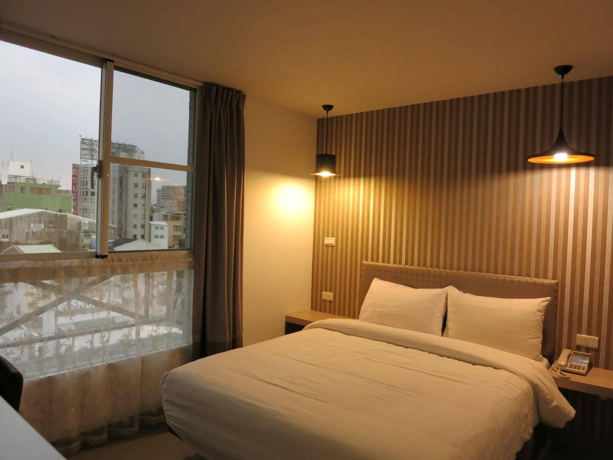 S&E Hotel Tainan Exterior photo